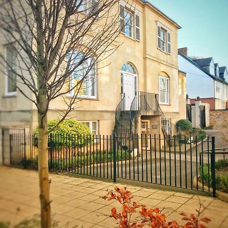 Number 6 Cheltenham Exterior photo