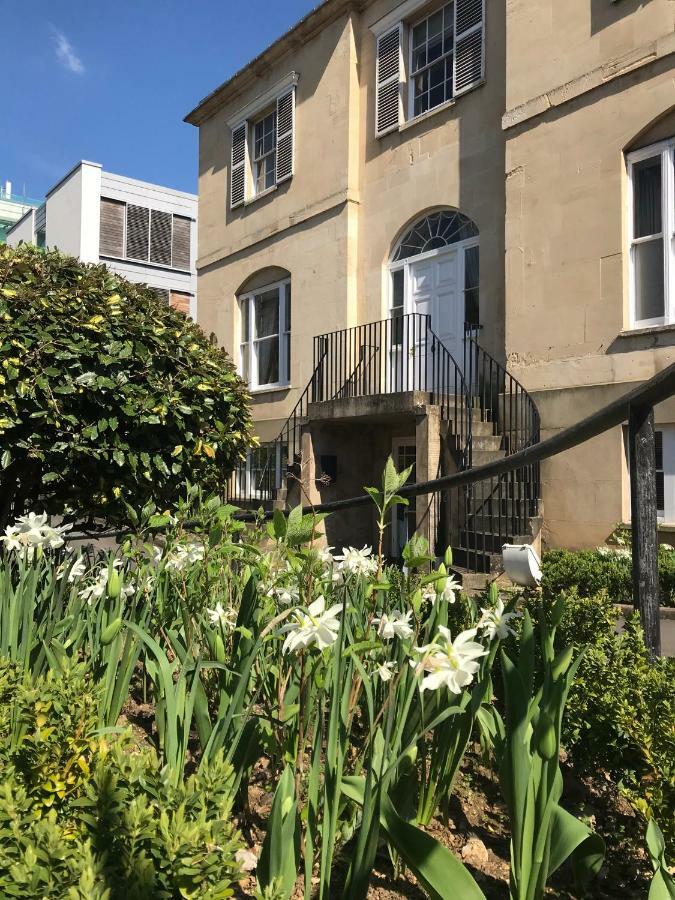 Number 6 Cheltenham Exterior photo